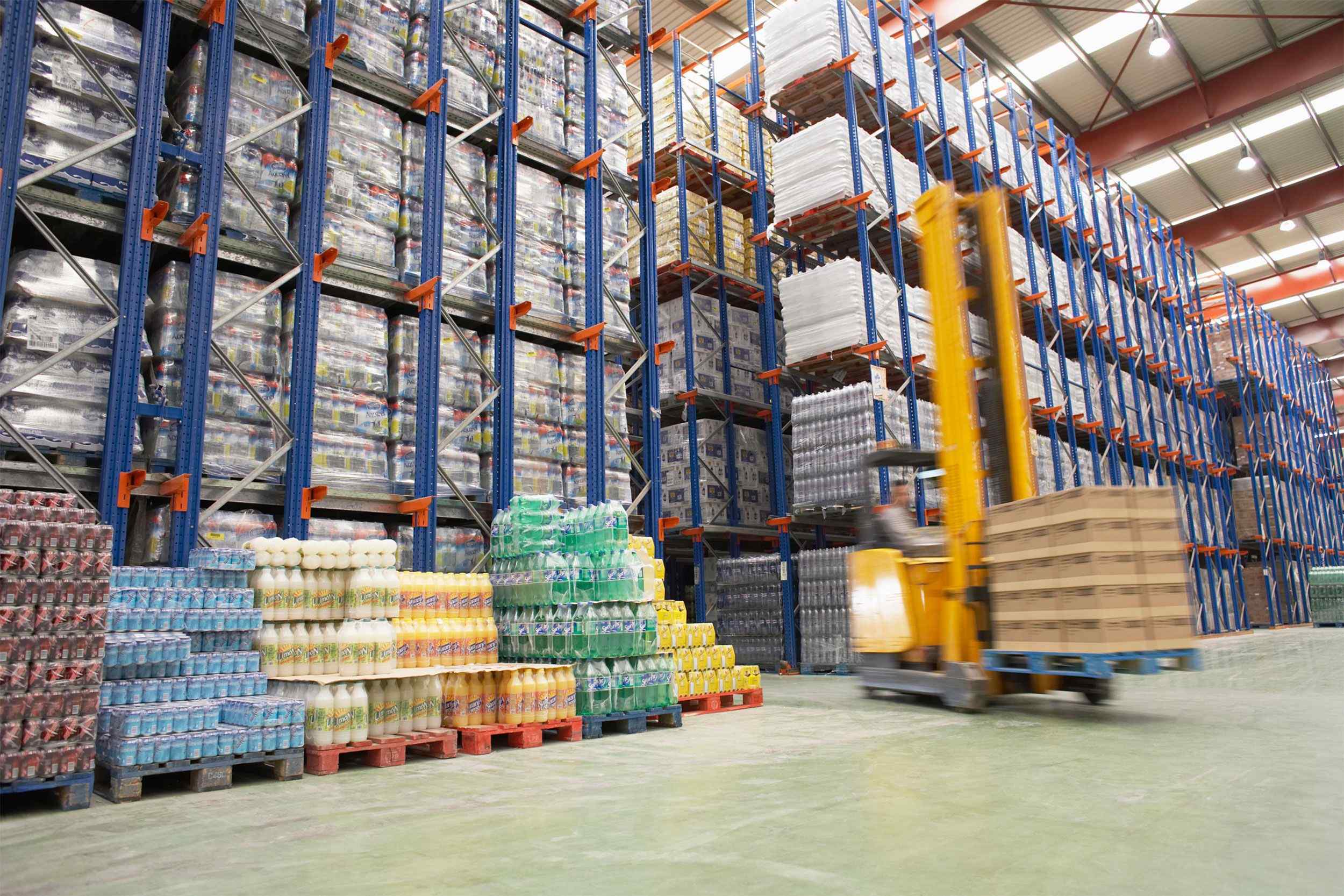https://bluewhale-line.com/wp-content/uploads/2015/09/Warehouse-and-lifter.jpg