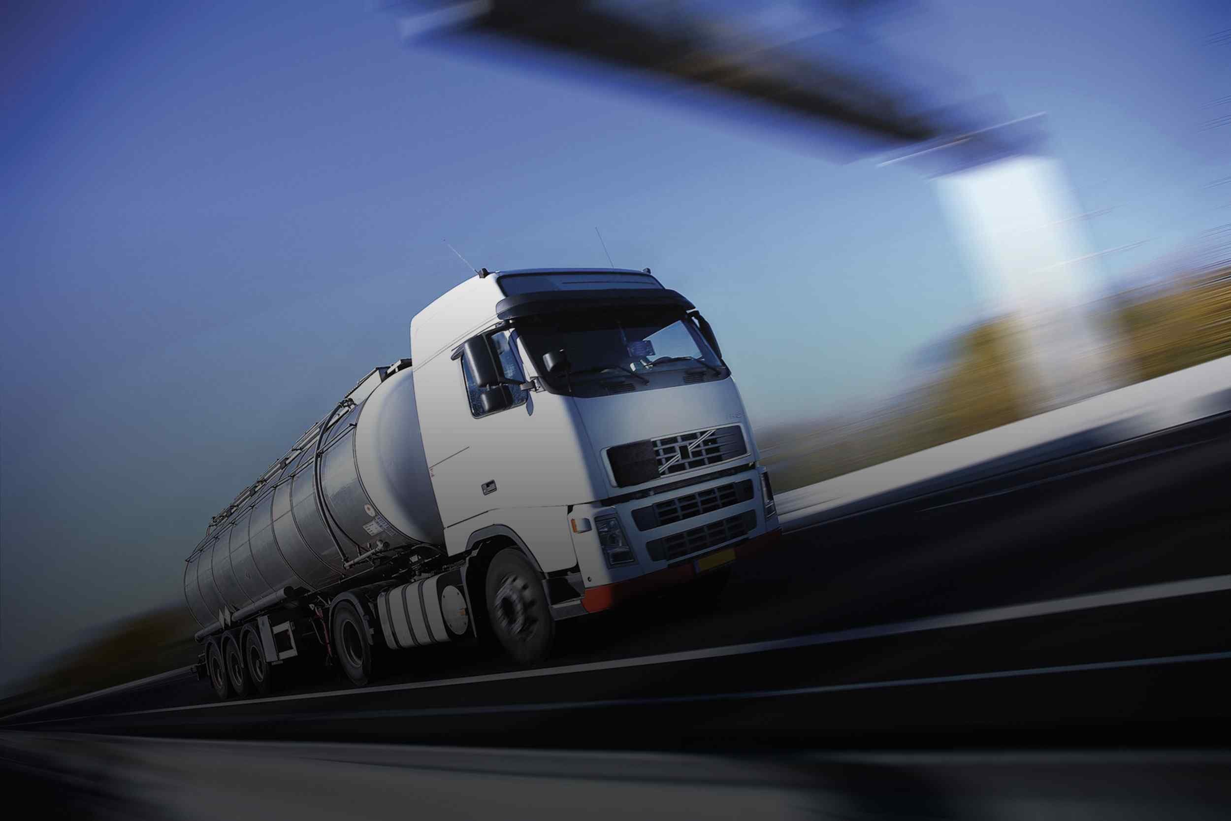 https://bluewhale-line.com/wp-content/uploads/2015/09/White-Truck-single.jpg
